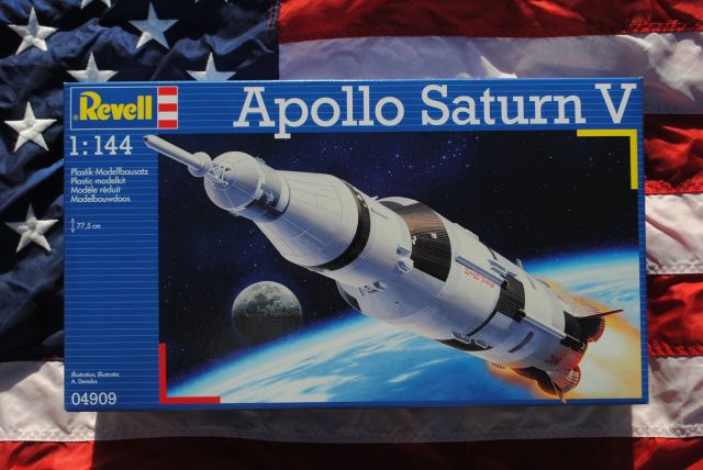 Revell 04909  Apollo Saturn V